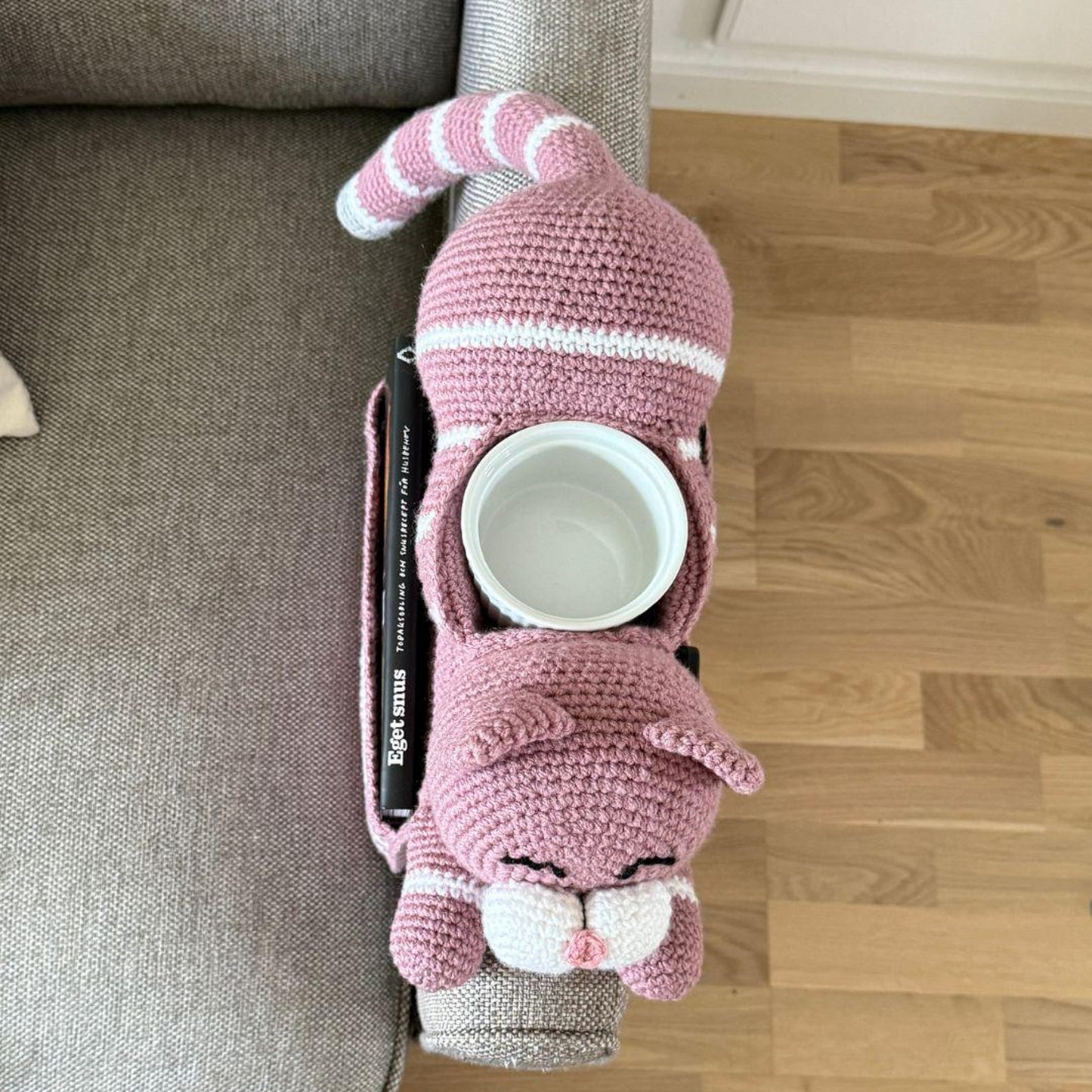 Adorable Cat Sofa Organizer Crochet Pattern