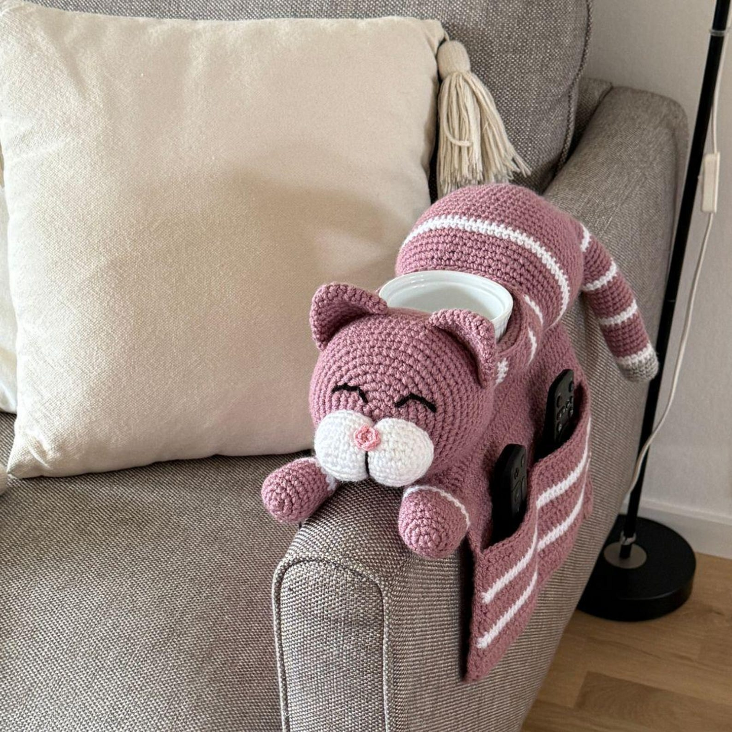 Adorable Cat Sofa Organizer Crochet Pattern