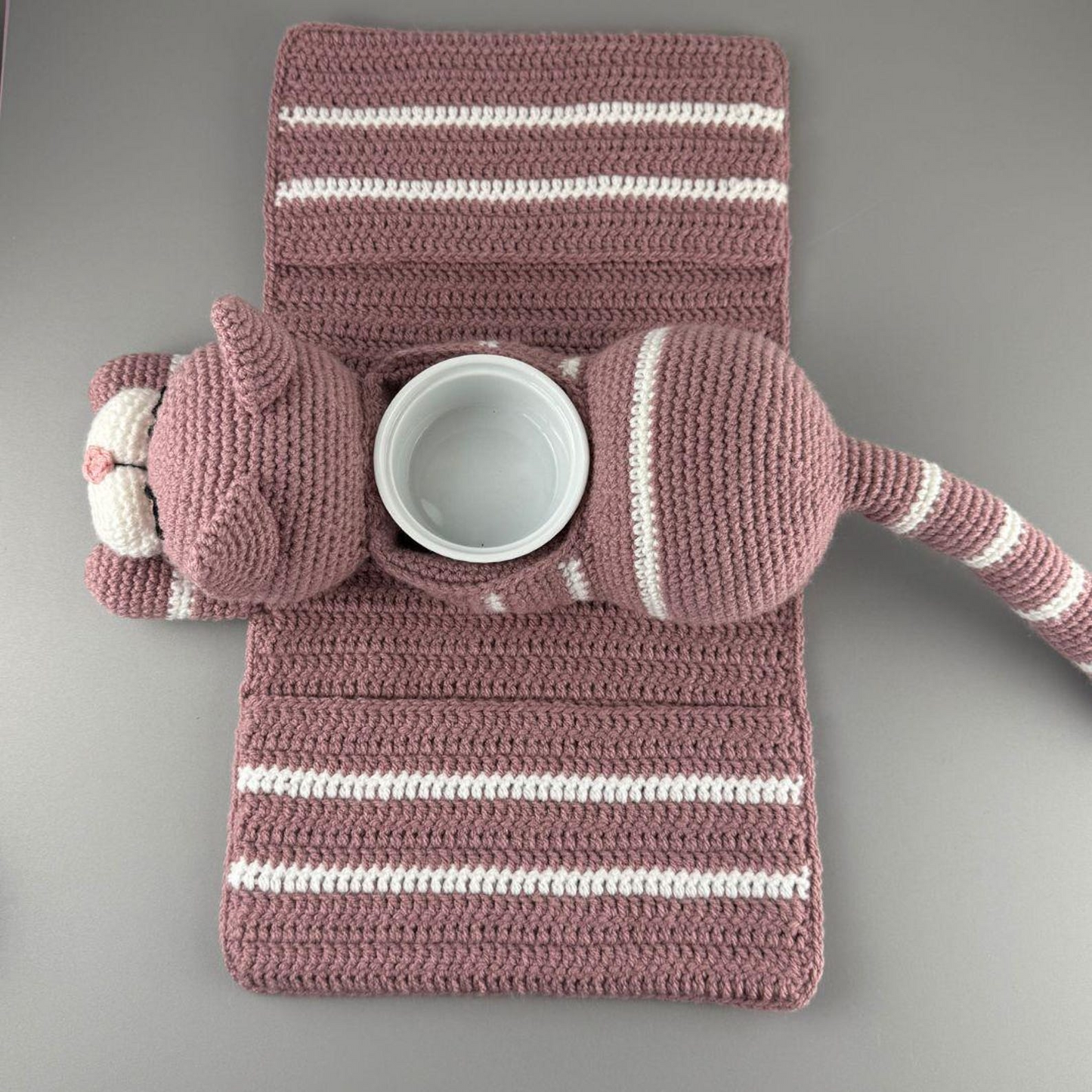 Adorable Cat Sofa Organizer Crochet Pattern