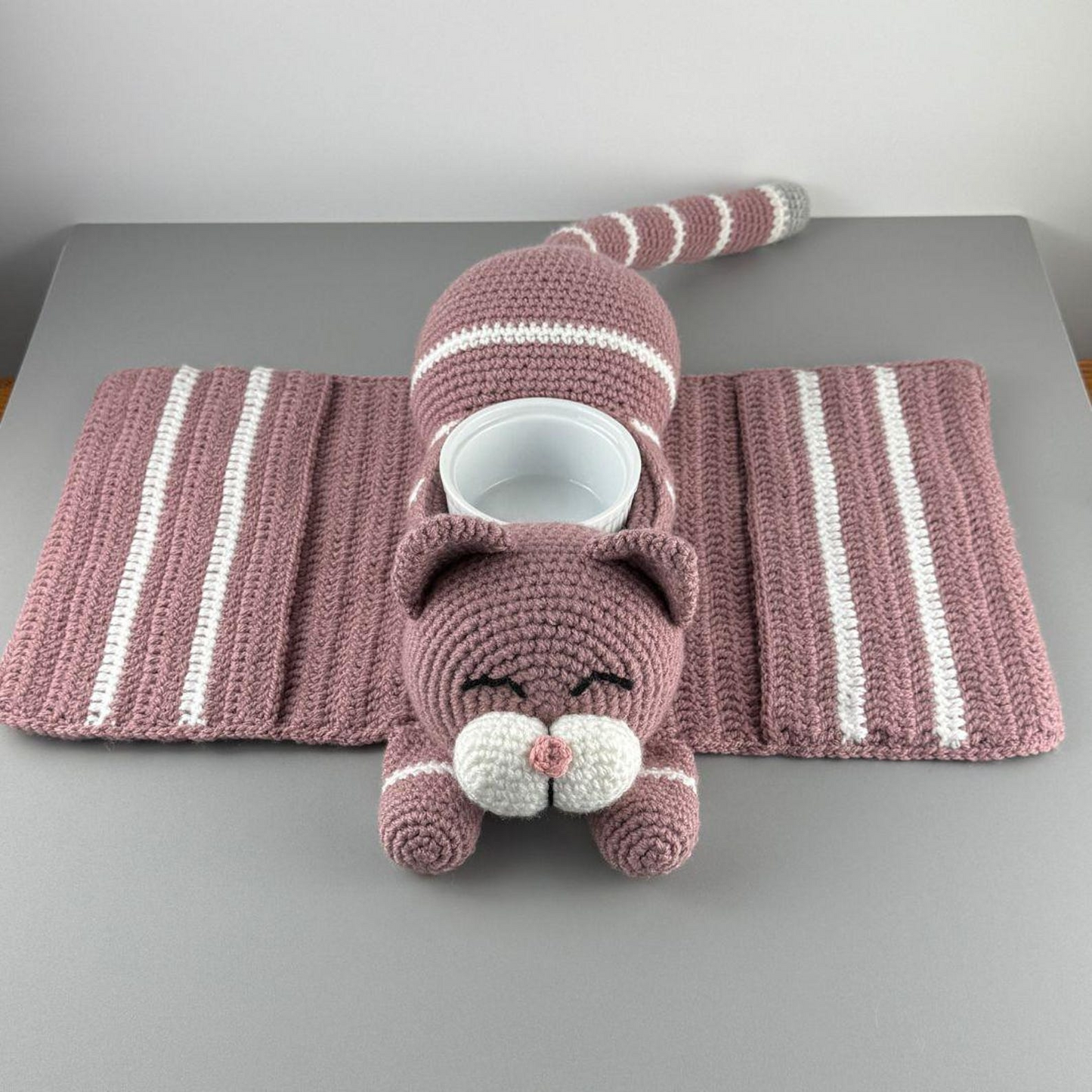 Adorable Cat Sofa Organizer Crochet Pattern