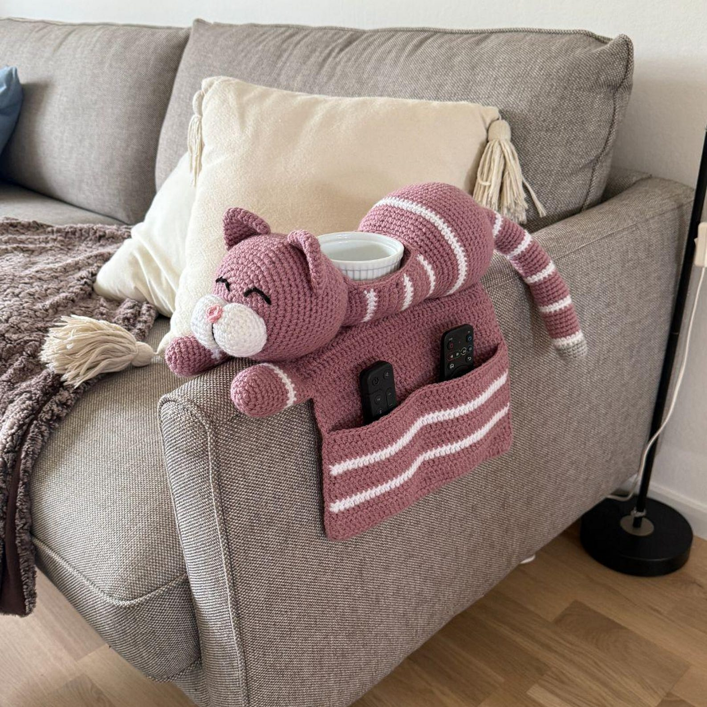 Adorable Cat Sofa Organizer Crochet Pattern